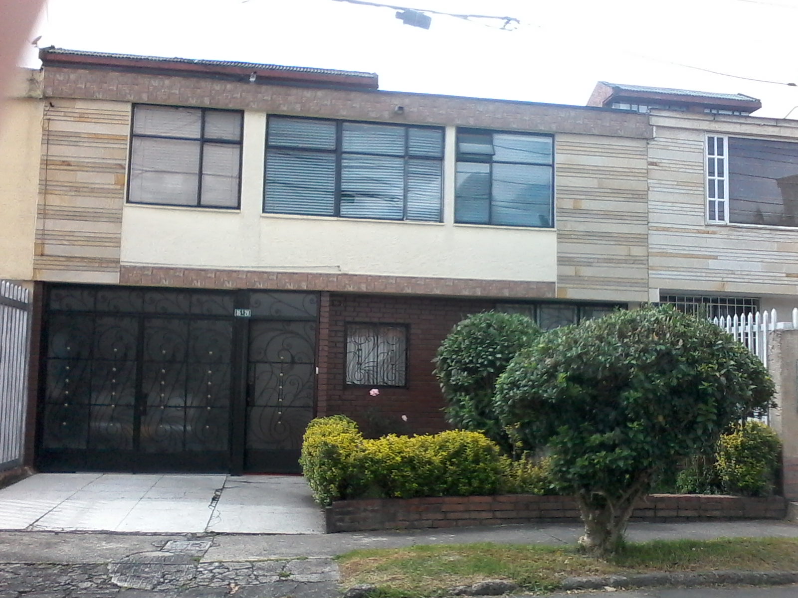 Fachada casa Nuevo Campin Occidental Finca Raiz Colombia