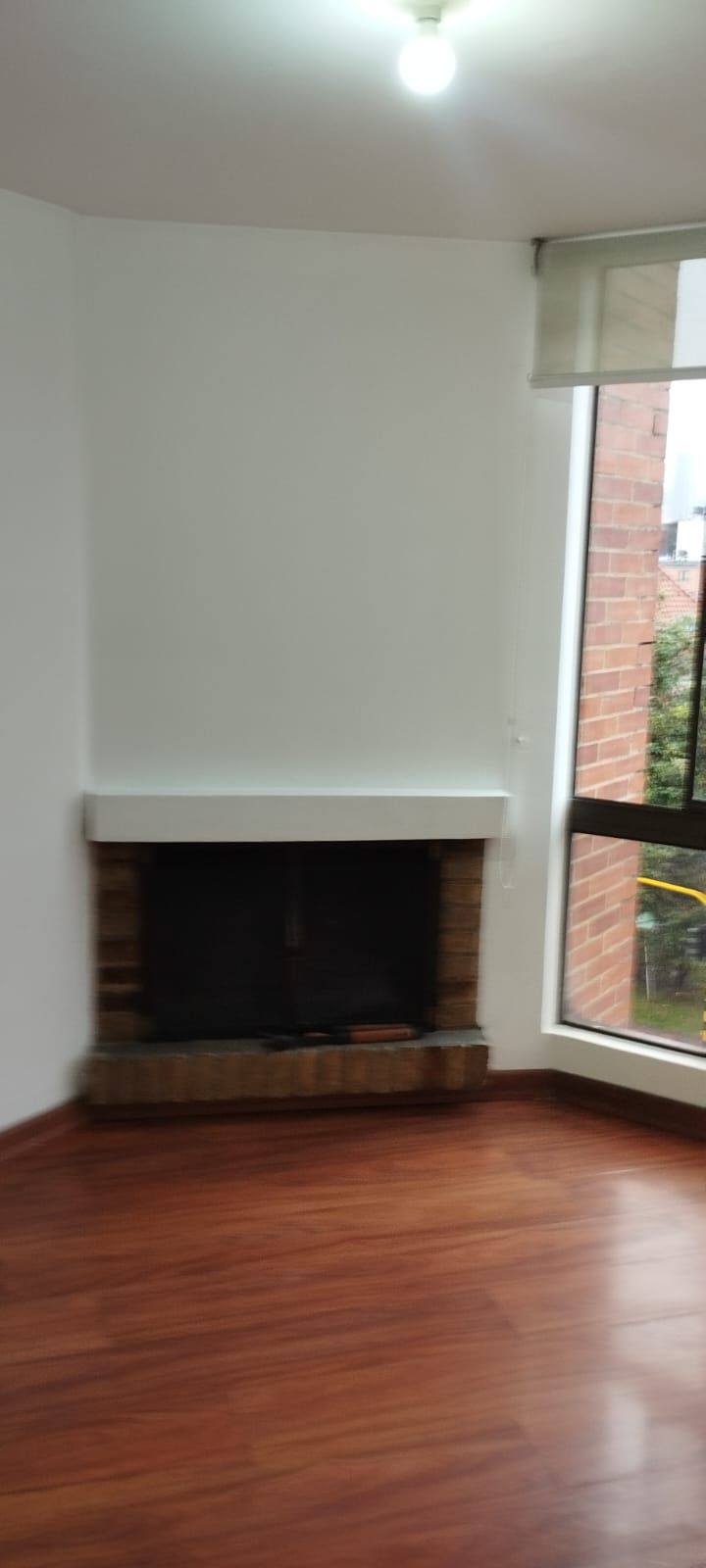 SALA COMEDOR CON CHIMENEA Finca Raiz Colombia