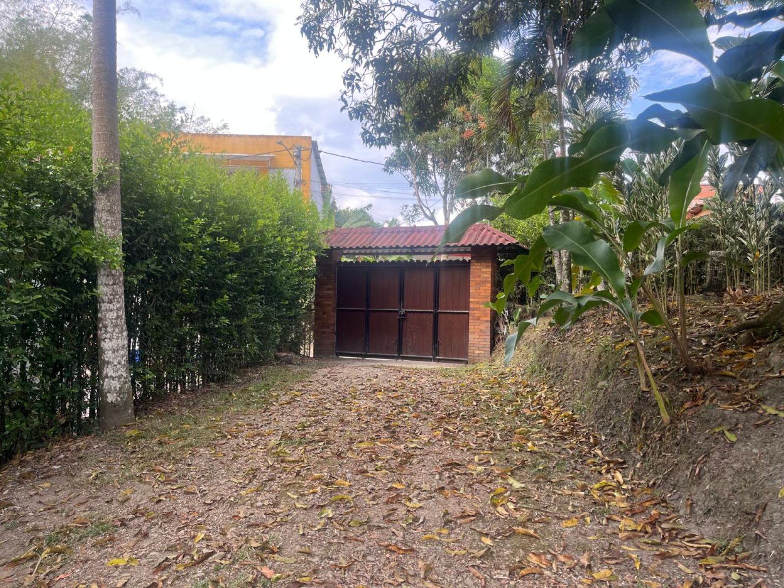 WhatsApp Image 2026 10 17 at 10.47.39 PM Finca Raiz Colombia