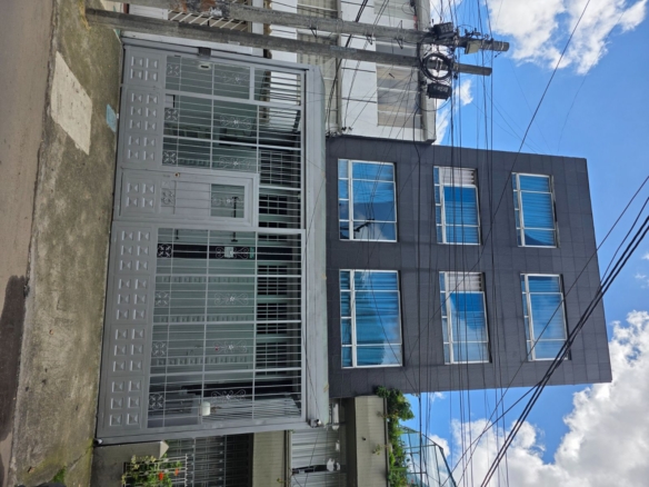 frente edificio Finca Raiz Colombia